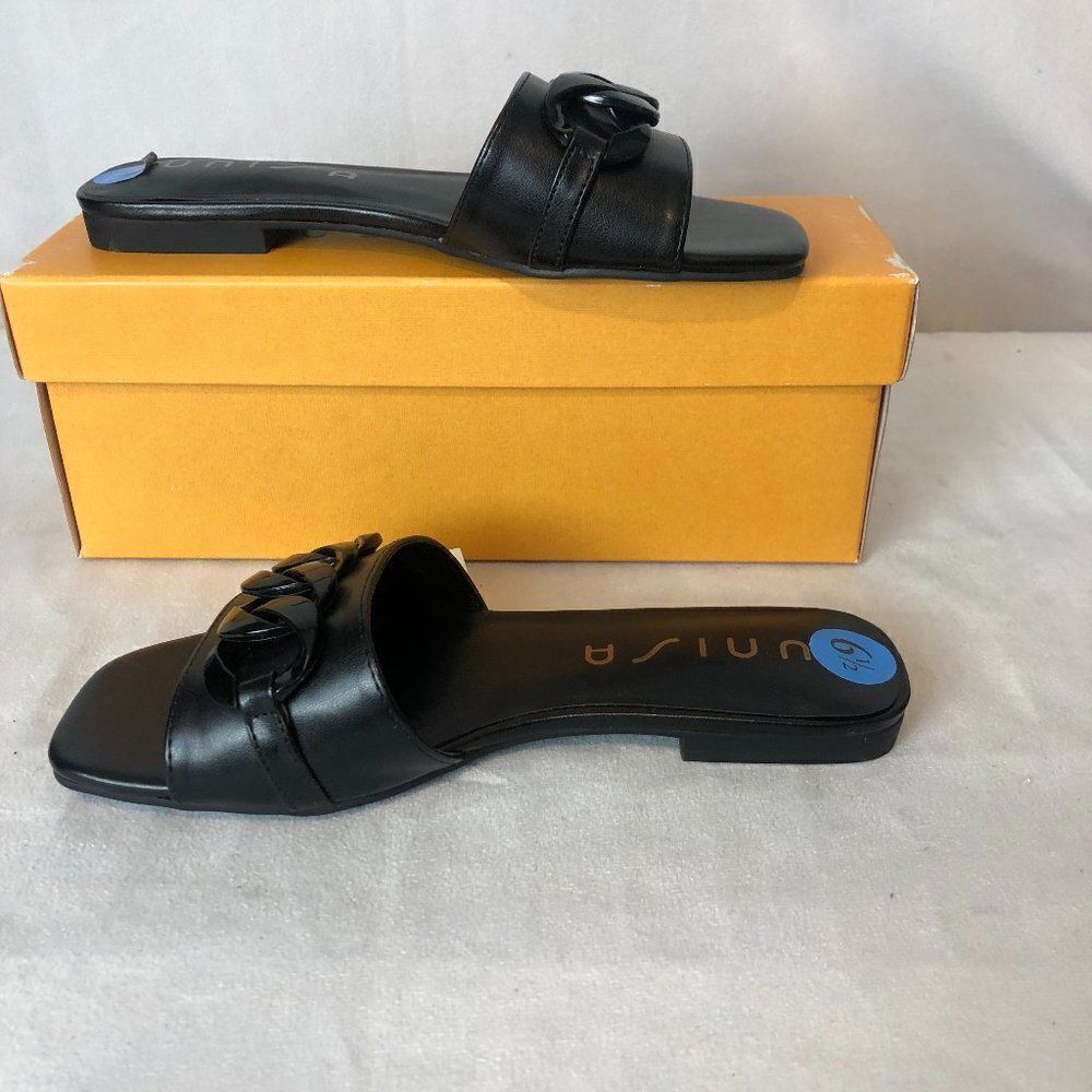 UNISA Black Flat Sandals Shoes size 6.5 NWB